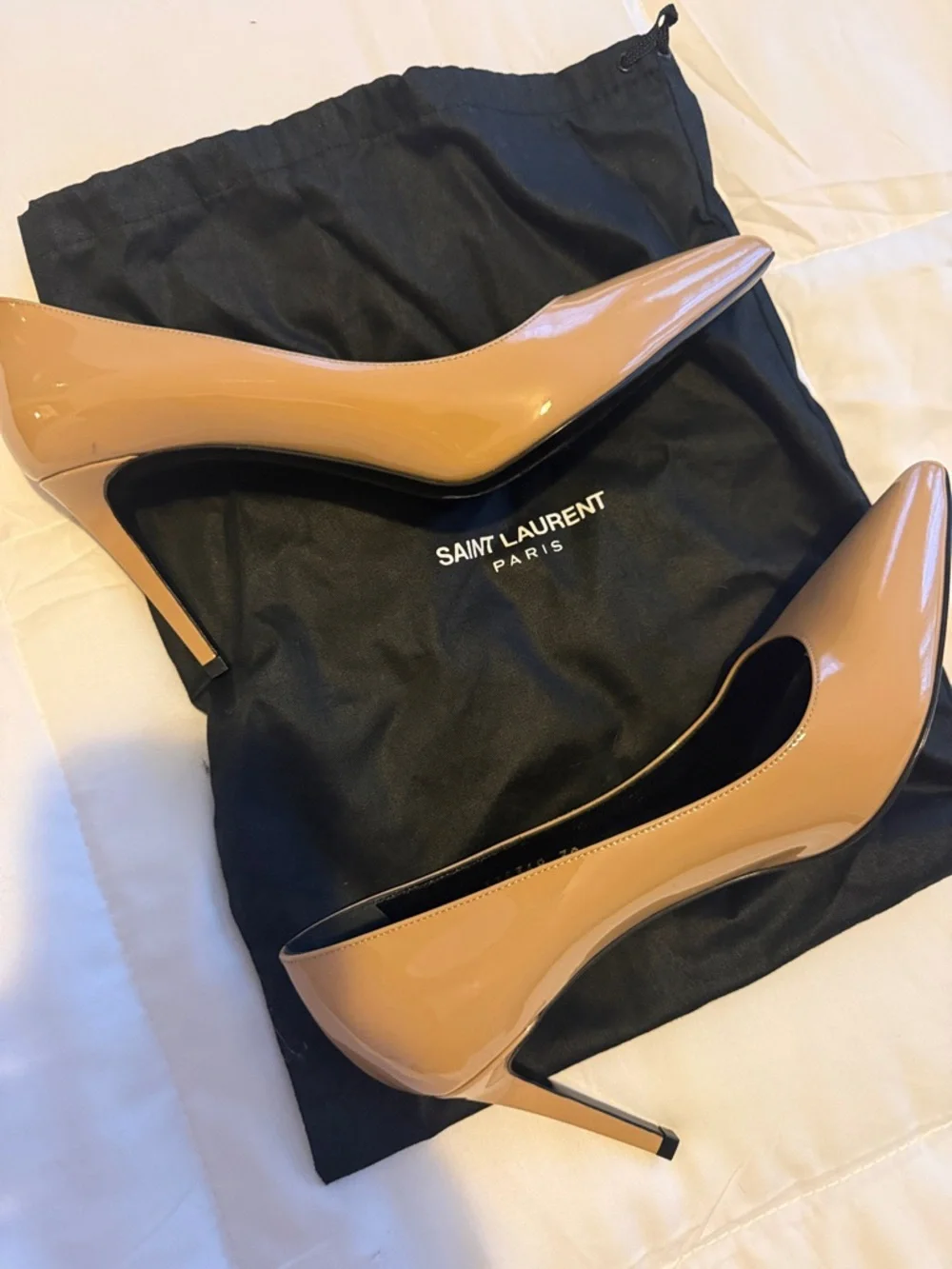 Saint Laurent Nude Patent Leather Pointed Toe Pumps - Picture 3 of 4